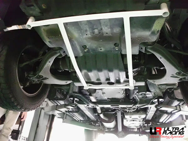 Barra Refuerzo Inferior Delantera Ultra Racing para Chevrolet Colorado (RG) 2.8D 4WD 11+