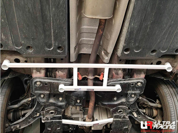 Barra Refuerzo Inferior Delantera Ultra Racing (4072) MG ZS (SUV) 1.5 2WD (Ensamblaje Tailandia 17+)