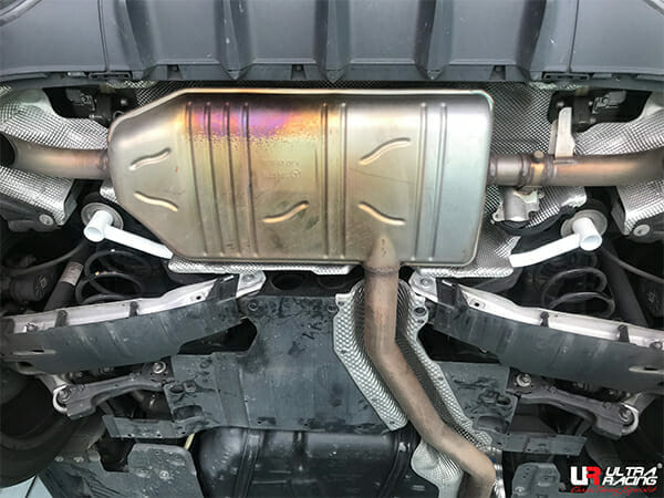 Barra Inferior Trasera Ultra Racing (4200) para Mercedes V177 A250 2.0T 2WD Sedán/HB 18+