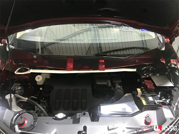 Barra de Torretas Delantera Superior Ultra Racing (4158) para Mitsubishi Xpander (NC) 1.5 2WD 17+