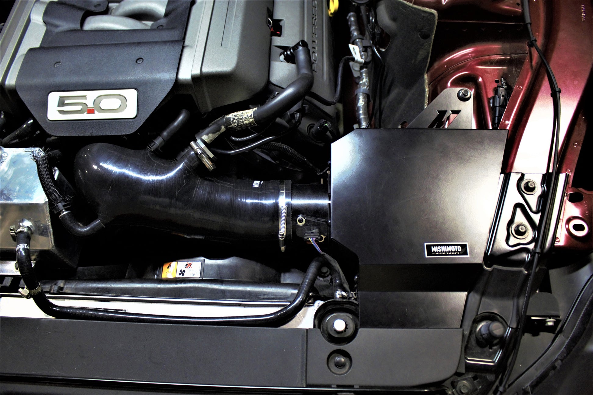 Admisión de Alto Rendimiento Mishimoto MMAI-MUS8-15BK Ford Mustang GT 15-17