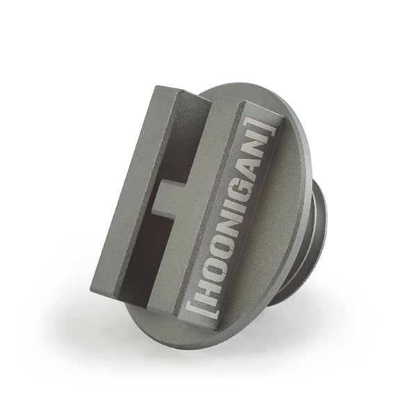 Tapón de Aceite Mishimoto MMOFC-MUS1-HOONSL Ford Mustang 87-01 Hoonigan Silver