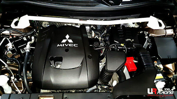 Barra de Torretas Delantera Ultra Racing Mitsubishi Outlander 13+