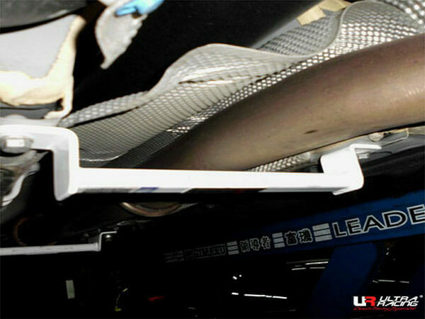 Refuerzo Inferior Central 2991 Ultra Racing Mercedes A250 / AMG 13+ W176 4WD