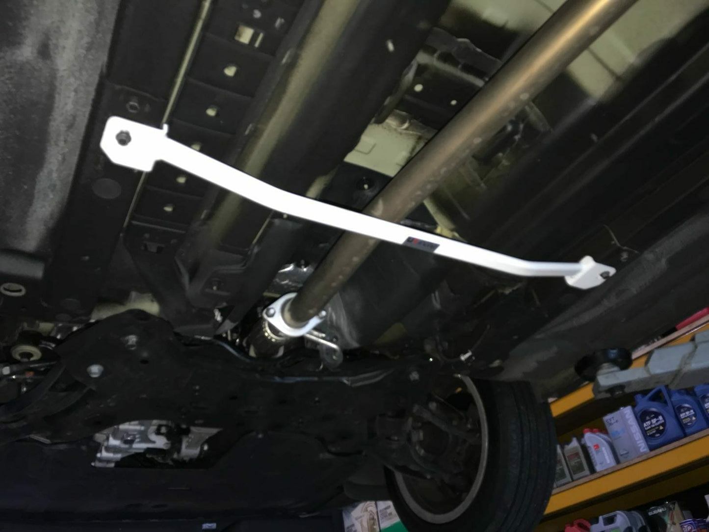 Barra de Refuerzo Inferior Central Ultra Racing para Kia Carens (RP) 1.7D 2WD 13+
