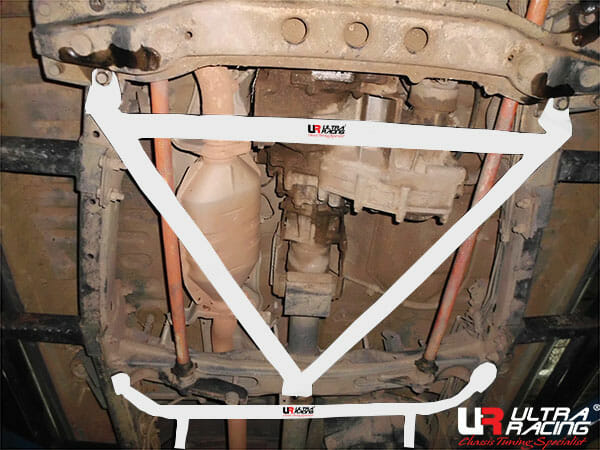 Barra Refuerzo Inferior Central Ultra Racing Mitsubishi L200 96-06