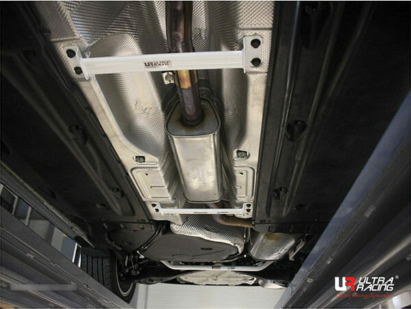 Barra Refuerzo Inferior Central Ultra Racing (2317P) Skoda Superb (B6/TYP 3T) 2.0T 2WD Sedán 08-15