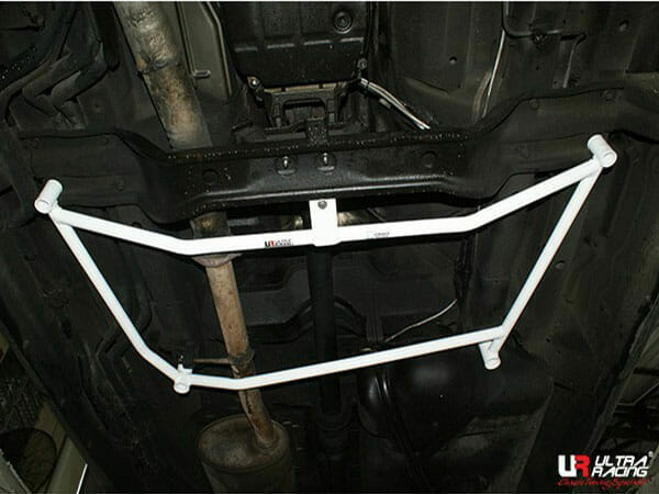 Barra Refuerzo Inferior Central Ultra Racing (2602) Ssangyong Rodius/Stavic 2.7D 4WD 04-12