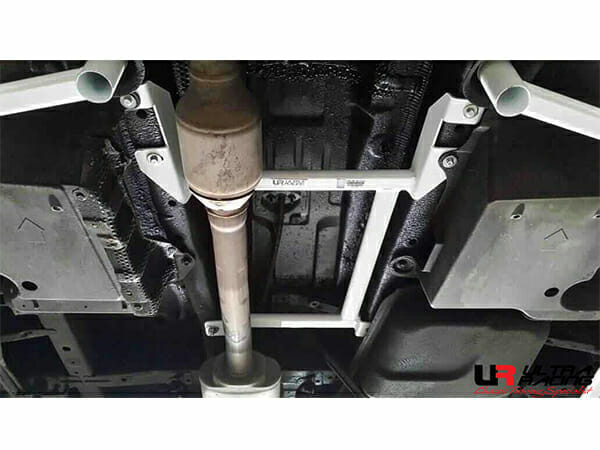 Refuerzo Inferior Central (3324) Ultra Racing Toyota Estima (XR50) 2.4 2WD 06+