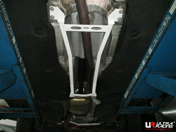 Refuerzo Inferior Central Ultra Racing (3997) para Volkswagen Passat B8 (TYP 3G) 2.0 TSI 4WD Wagon 15+