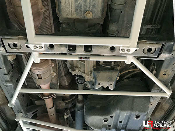 Refuerzo Inferior Central Ultra Racing (4029) para Toyota Land Cruiser Prado (J150) 2.7P 4WD 09+