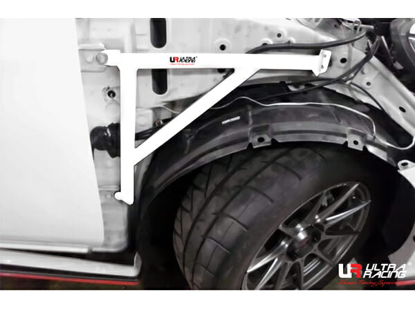 Soportes de Aleta Ultra Racing (377P) para Nissan Almera (N17) 1.5 2WD 11+