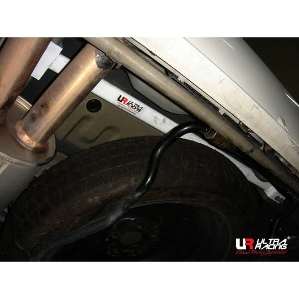 Barra de Torsión Trasera Ultra Racing (501) Nissan Elgrand (E51) 3.5 V6 4WD 02-10