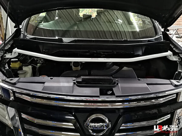 Barra de Torretas Delantera Superior Ultra Racing Nissan Elgrand (E52)