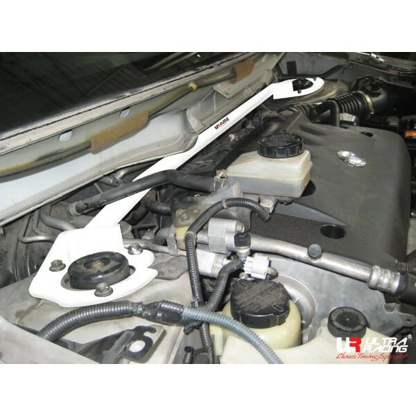 Barra de Torretas Delantera Superior Ultra Racing (1031) para Nissan Presage (U31) 2.5 2WD 03-09