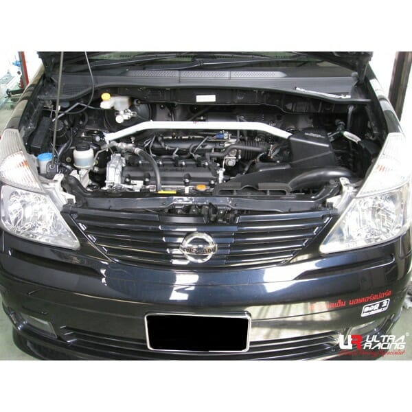 Barra de Torretas Delantera Superior Ultra Racing (836) para Nissan Serena (C24) 2.0 2WD 99-12