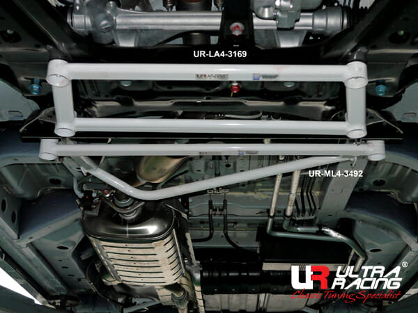 Barra Refuerzo Inferior Delantera Ultra Racing Nissan Serena (C26/C27) 2.0 2WD 10+