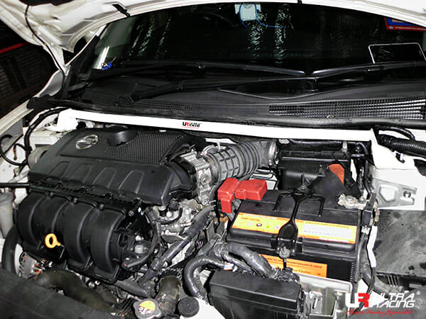 Barra de Torretas Superior Delantera Ultra Racing (3660) para Nissan Sylphy (B17) 1.5 2WD 13+