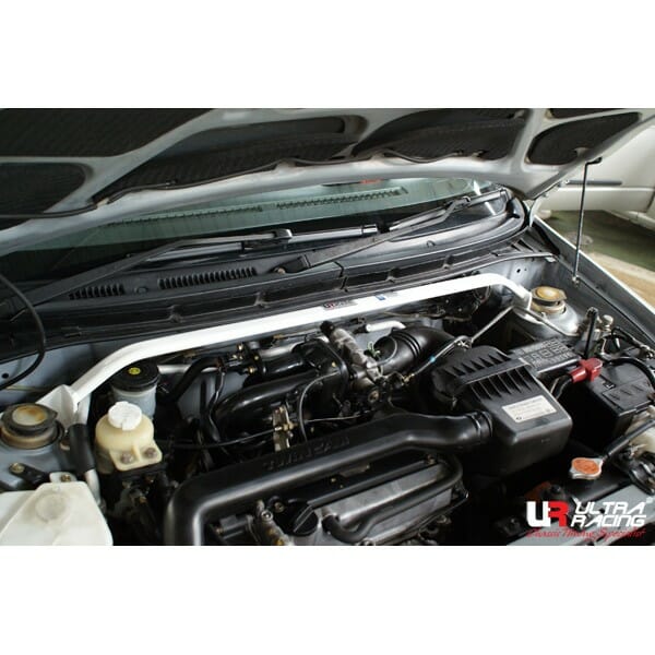 Barra de Torretas Delantera Superior Ultra Racing (060) para Perodua Kelisa (L700) 01-07