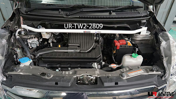 Barra de Torretas Delantera Superior (2809) Ultra Racing para Proton Ertiga 1.4 17+/Suzuki Ertiga 1.4 12-18 2WD