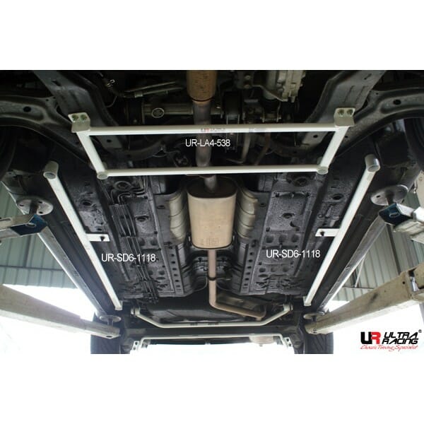 Barra Refuerzo Inferior Delantera Ultra Racing Proton Saga FLX