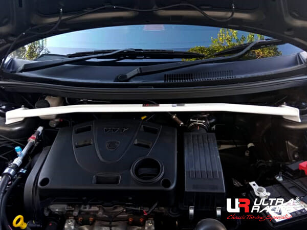 Barra de Torretas Superior Delantera Ultra Racing Proton Saga (BT/MK4) 1.3 2WD 16+