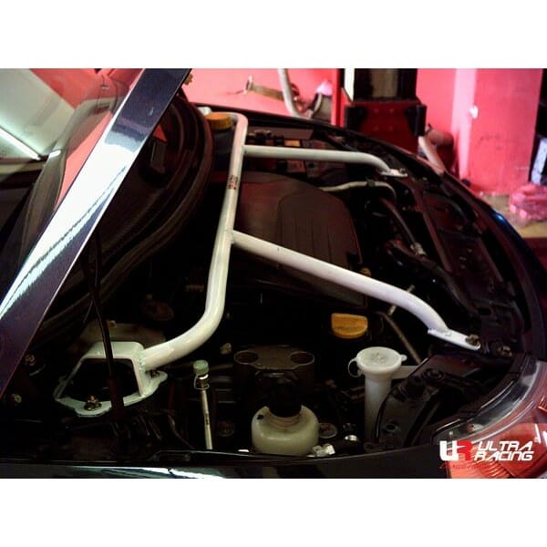 Barra de Torretas Delantera Superior Ultra Racing (161) para Proton Savy 1.2 2WD 05-13