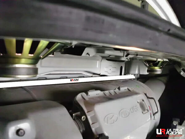 Barra de Torretas Trasera Superior Ultra Racing (2699) para Hyundai Grandeur (XG) 3.0 2WD 98-05