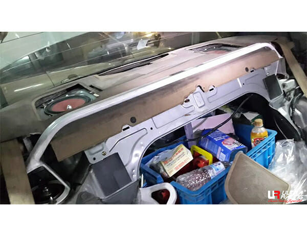 Barra de Torretas Trasera Superior Ultra Racing para Proton Perdana 2.0 2WD 95-98 (278)