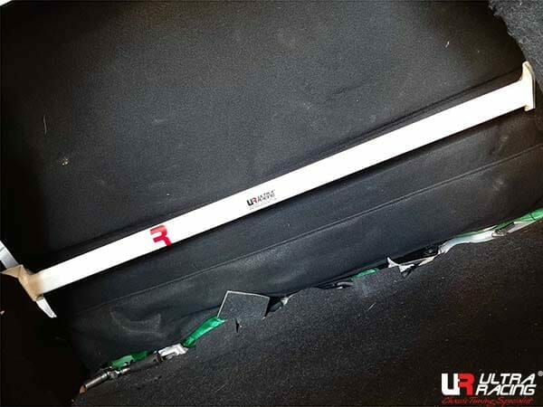 Barra De Torretas Trasera Superior Ultra Racing (2898) Para Luxgen S5 1.8T 2WD MT 12-20