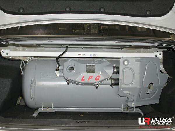 Barra de Torretas Trasera Superior Ultra Racing (3031) para Chevrolet Epica 2.0 2WD 07-15