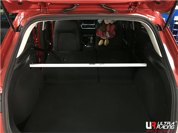Barra de Torretas Trasera Ultra Racing para Mazda 3 BM 13-08 Hatchback