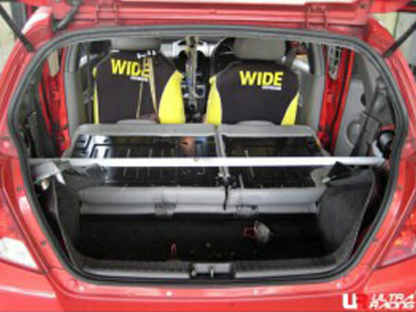 Barra de Torretas Trasera Superior Ultra Racing (925) para Chevrolet Aveo (T200) 1.5 2WD 02-11