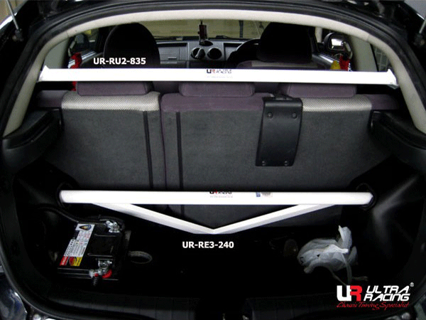 Barra de Torretas Trasera Superior Ultra Racing (240) para Proton Satria Neo (BS) 06-15