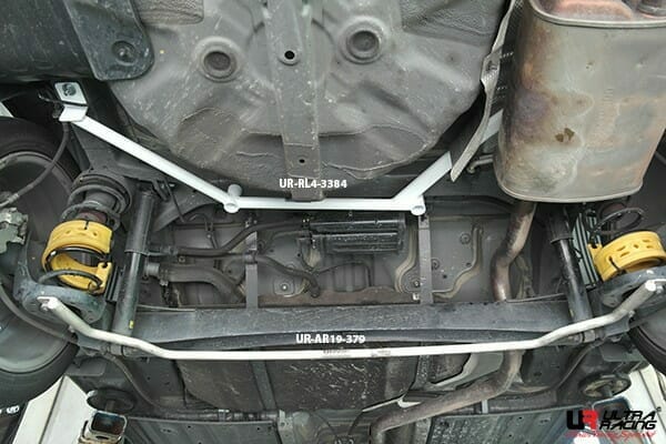 Barra Inferior Trasera Ultra Racing (3384) Kia Cerato/Forte K3 (YD) 1.6 GDI Sedán 12-18