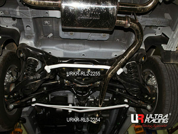 Barra Inferior Trasera Ultra Racing (2255) para Ssangyong Korando Turismo 2.0D 4WD 12-18