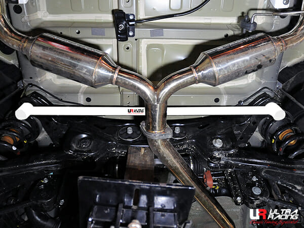 Barra Inferior Trasera Ultra Racing (2513) para Kia Sorento (XM) 2.0D 4WD FL 13-14