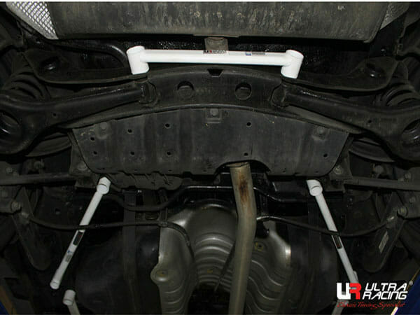 Barra Inferior Trasera Ultra Racing (2721) para Ssangyong Actyon 2.0D 05-10/Korando 2.0D 10-19 2WD