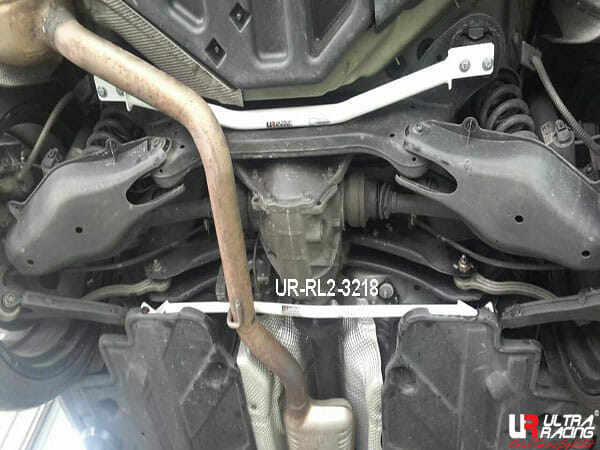 Barra Inferior Trasera Ultra Racing para Mercedes W204 C250/ W207 Clase E