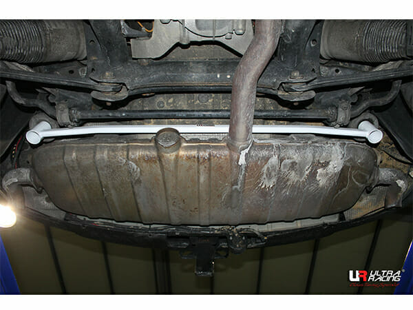 Barra Inferior Trasera Ultra Racing (3241) para Volkswagen Touareg (7L) 3.0 V6 4WD 02-10