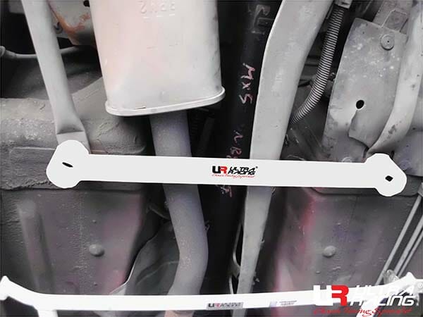 Barra Inferior Trasera Ultra Racing (3708) para Mazda MX-5 (NB) 1.8 2WD 98-05