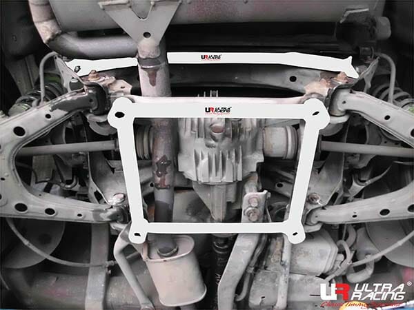 Barra Inferior Trasera Ultra Racing (3710) para Mazda MX-5 (NB) 1.8 2WD 98-05