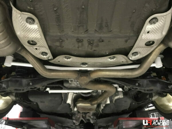 Barra Inferior Trasera Ultra Racing (3856) para Skoda Superb (B8/TYP 3V) 2.0T 15+/VW Passat 2.0 TSI 4WD 15+