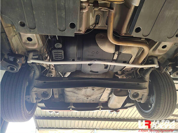 Barra Inferior Trasera Ultra Racing (4073) MG ZS (SUV) 1.5 2WD Tailandia 17+