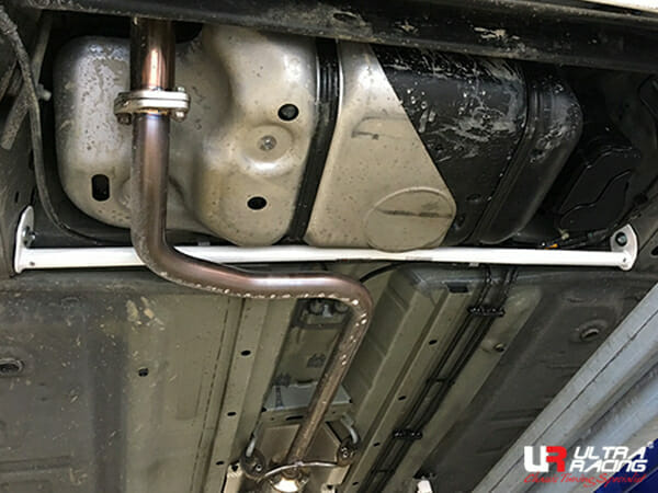 Barra Inferior Trasera Ultra Racing para Chevrolet New Spark (M400) 1.0 2WD FL -22