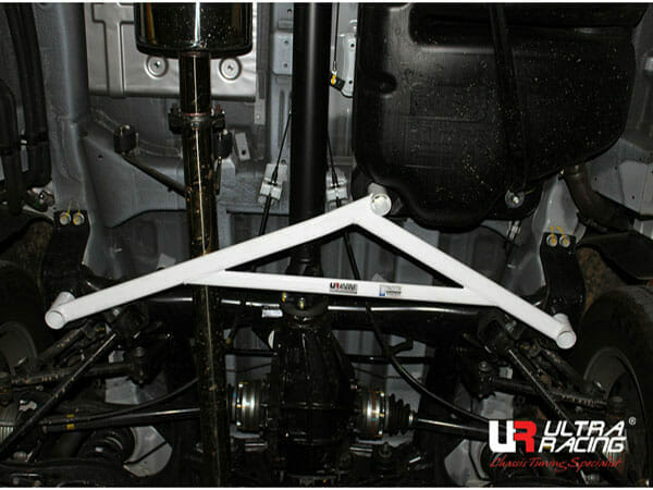Barra Inferior Trasera Ultra Racing (2254) para Ssangyong Korando Turismo/Stavic 2.0D 4WD 12-19