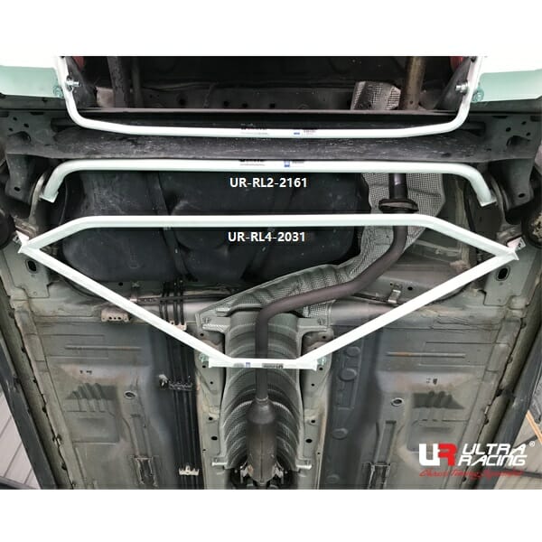 Barra Inferior Trasera Ultra Racing (2161) para Nissan March (K13) 1.2/1.5 2WD 10+