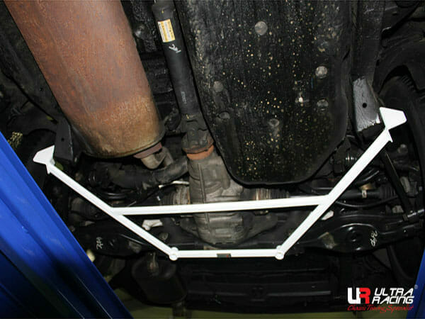 Barra Inferior Trasera Ultra Racing (2559) para Ssangyong Kyron 2.7D 4WD Multilink 05-14