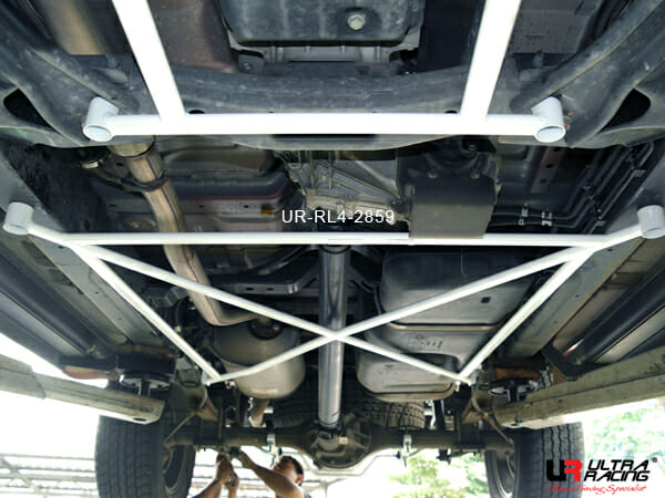 Barra Inferior Trasera Ultra Racing (2859) para Isuzu D-MAX (RT50) 2.5D/3.0D 4WD 12+