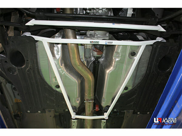Barra Inferior Trasera Ultra Racing (3231) para Volvo XC60 T6R 3.0 4WD FL 10-17